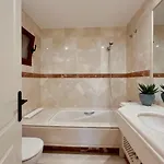 Elviria: 3 Dorm, Playa Andando Y Piscina Appartement
