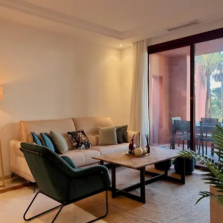 Elviria: 3 Dorm, Playa Andando Y Piscina Apartment Marbella