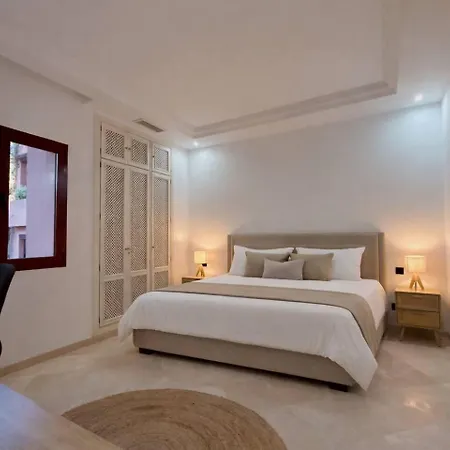Appartamento Elviria: 3 Dorm, Playa Andando Y Piscina