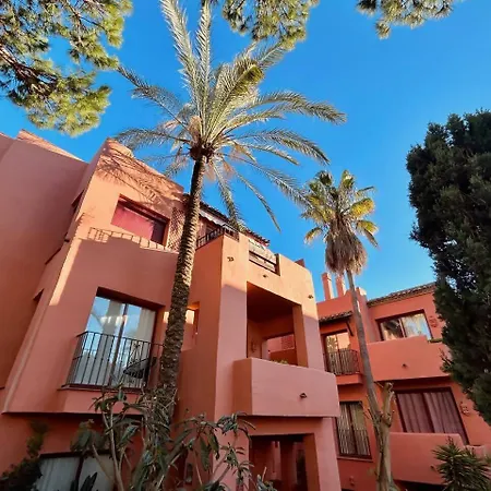 Elviria: 3 Dorm, Playa Andando Y Piscina Apartment *