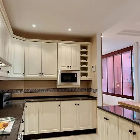 Elviria: 3 Dorm, Playa Andando Y Piscina Lejlighed Marbella