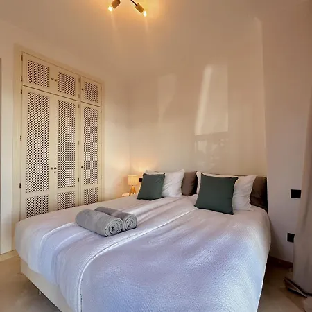 Apartment Elviria: 3 Dorm, Playa Andando Y Piscina *