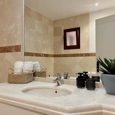 Elviria: 3 Dorm, Playa Andando Y Piscina Marbella
