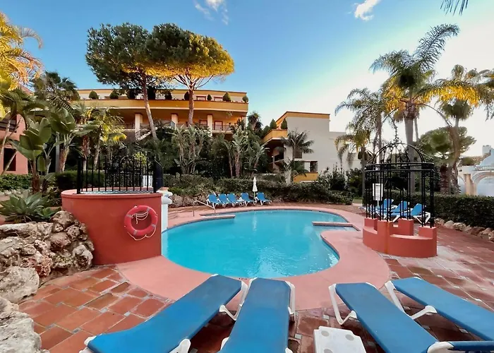 Elviria: 3 Dorm, Playa Andando Y Piscina *