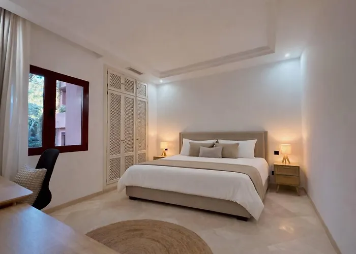 Appartement Elviria: 3 Dorm, Playa Andando Y Piscina
