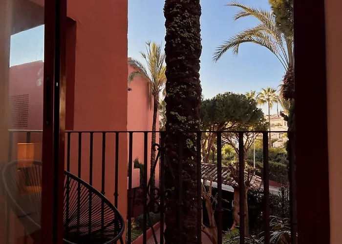 Elviria: 3 Dorm, Playa Andando Y Piscina *