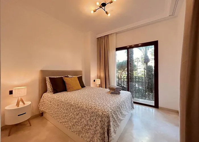 Elviria: 3 Dorm, Playa Andando Y Piscina Appartamento